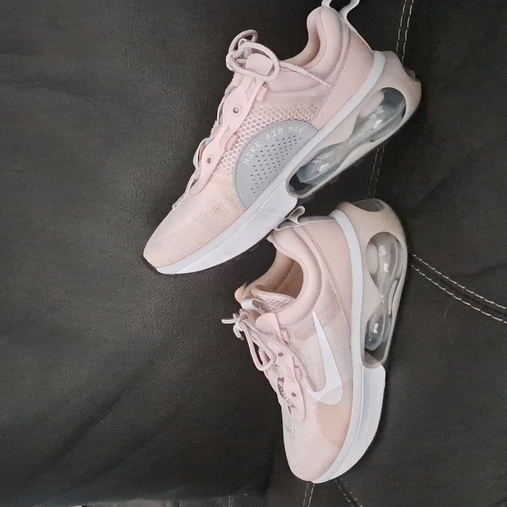 Like New Women's Nike Air Max / size 8